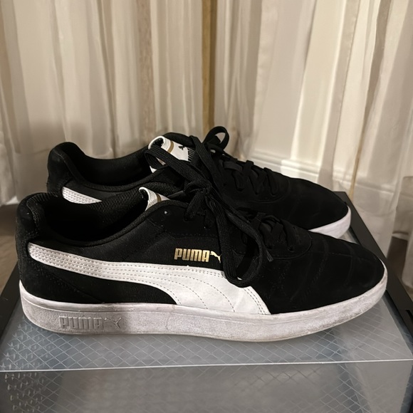 Puma. Size 9.5 . Lightly worn - Picture 4 of 5